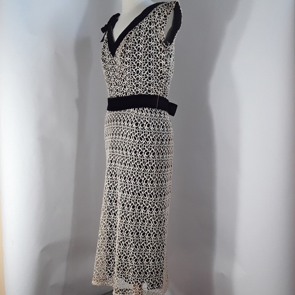 Custom made evening dress with lace and V neck. - Picture 3 of 8